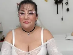Amateur Free Live Porn of mom_hot