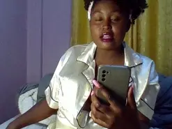 Amateur Adult Webcams of Curvypesh