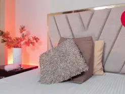 MiaHertz from amateur