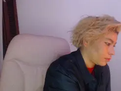 Amateur Live Sex Cam of Cyndi_rockefell