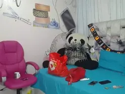 Amateur Nude Webcam of EMMASWEET1