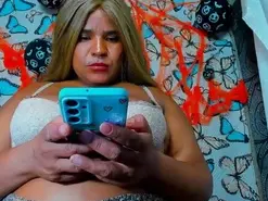 Amateur Live Sex Cam of lucianadollxxx