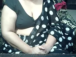 Amateur Nude Webcam of indianbhabi40