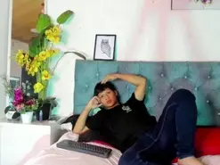 Amateur Live Sex Cam of AlexDuMontt