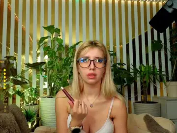 Bongacams Live Porn of MiaLiaHot