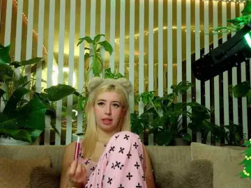 Bongacams Free Live Porn of MiaLiaHot