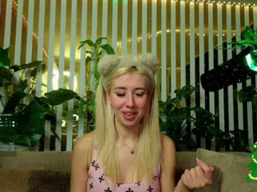 Bongacams Watch Live Sex Cams of MiaLiaHot