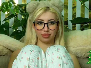 Bongacams Adult Webcam of MiaLiaHot