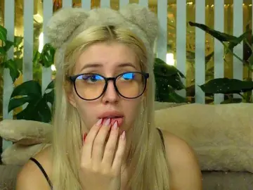 Bongacams Adult Webcam of MiaLiaHot