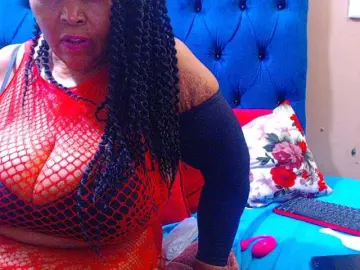 Ebonycandy10 from bongacams