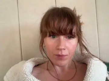 Bongacams Watch Live Sex Cams of REDHEADROSIE