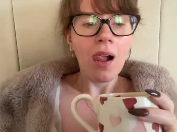 Bongacams Watch Live Sex Cams of REDHEADROSIE