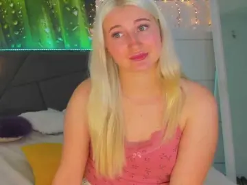 Bongacams Nude Webcam of HollyTaillor