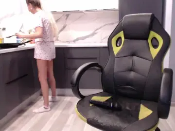 blondalina from bongacams