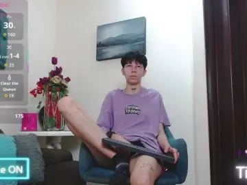 Bongacams Watch Live Sex Cams of LiamBrown09