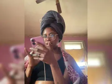 Kiarichikito1 from bongacams