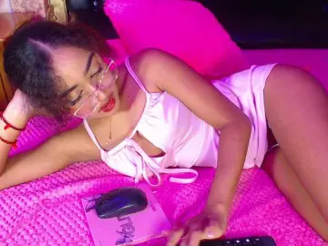 Bongacams Adult Webcam of PetiteLuxury