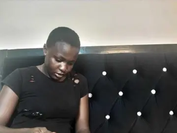 Queenbee25 from bongacams