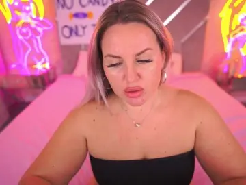 KiraCandyS from bongacams