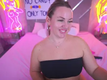 Bongacams Free Porn Cam of KiraCandyS