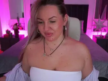 KiraCandyS from bongacams