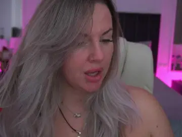 Bongacams Sex Cam of KiraCandyS