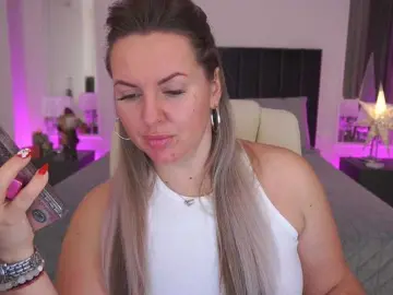 Bongacams Adult Webcam of KiraCandyS