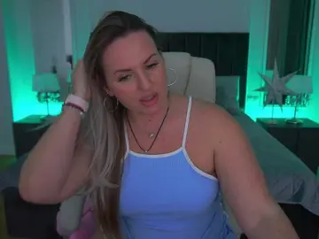 Bongacams Adult Video Chat of KiraCandyS