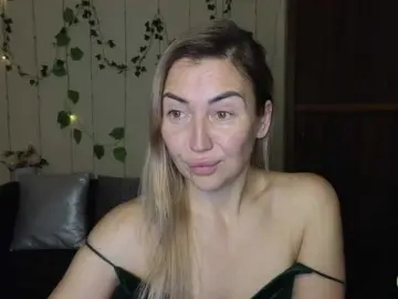 Bongacams Adult Video Chat of Jullyblondkiss