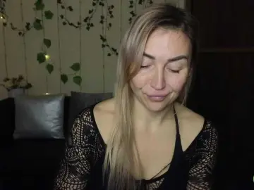 Bongacams Watch Live Sex Cams of Jullyblondkiss
