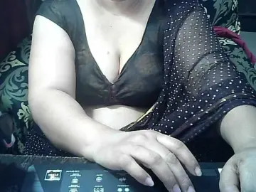 Bongacams Private Sex Chat of Indianbhabhimilf40