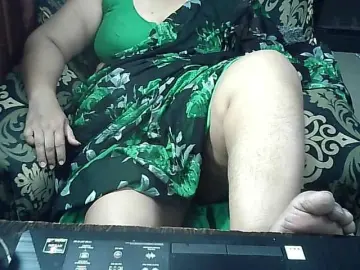 Bongacams Sex Cam of Indianbhabhimilf40