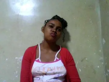 Elinah from bongacams