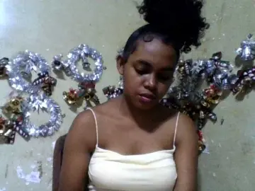 Elinah from bongacams