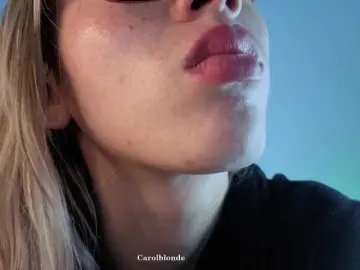 Charlotte-glasses from bongacams