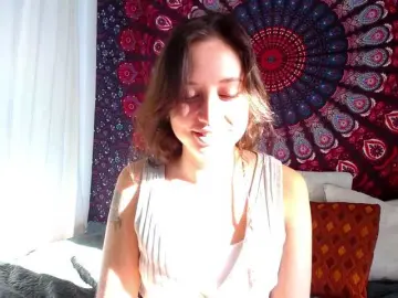 AdalynGlow from bongacams