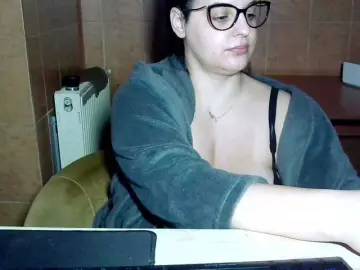 Bongacams Free Porn Cam of MoniqQuuen