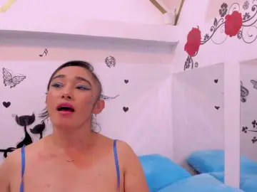 Bongacams Live Sex Cam of charlotte-111