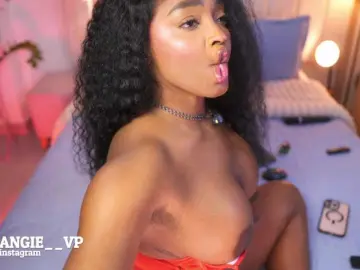 nicoleth18 from bongacams