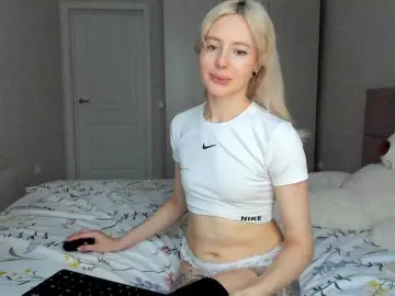 Bongacams Nude Webcam of LillyEll