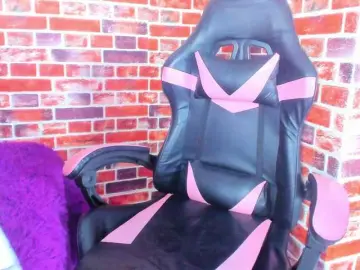 Nyra-Rose from bongacams