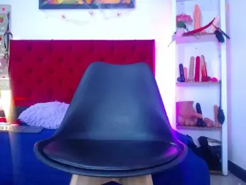 Bongacams Free Live Porn of louise-nails