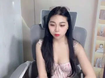 Bongacams Watch Live Sex Cams of Strawberry18