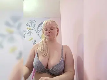 Bongacams Watch Live Sex Cams of Sweetie454