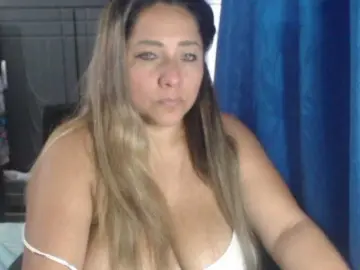 Bongacams Nude Webcam of adrianamilf44