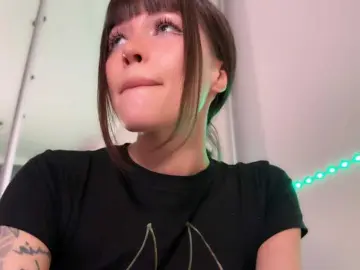 Bongacams Nude Webcam of AllweNEEDisLOVE