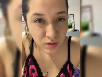 Bongacams Nude Webcam of LeiahBlonde