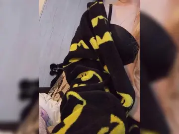 SexyBlondMia from bongacams