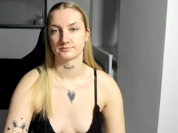 AlexaKisses from bongacams