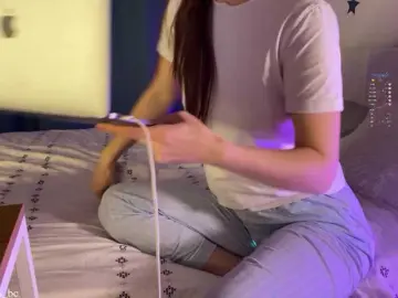 EmmSee from bongacams